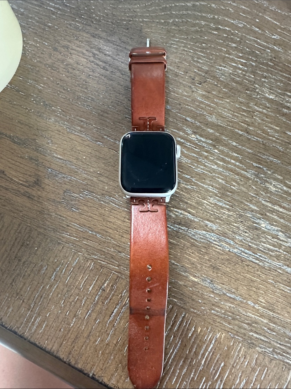 Apple Watch SE second generation 40 mm. TORY BURCH Band in Cognac Brown